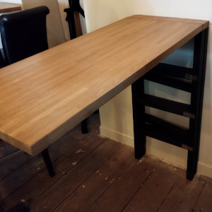 table pliante entrain de déplier